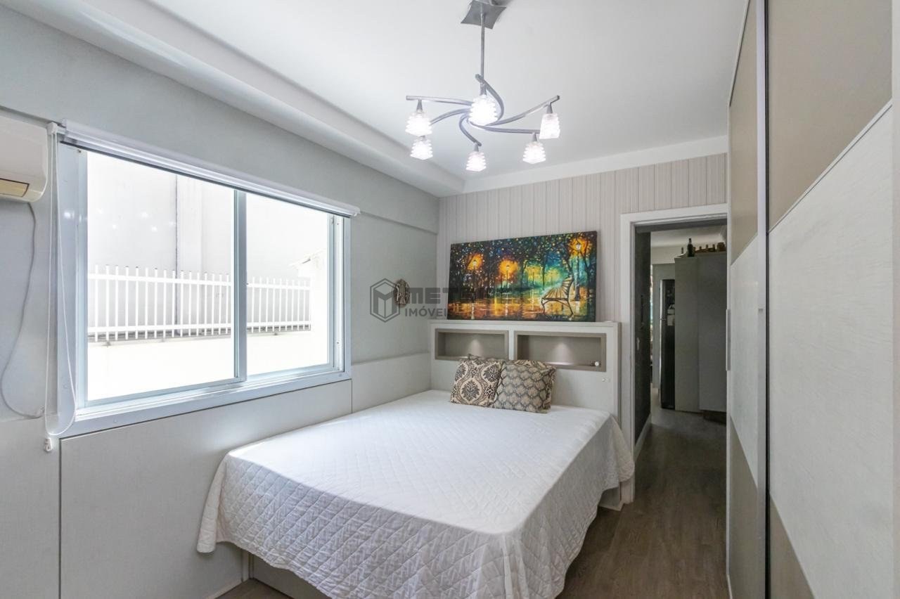 Apartamento Edif Ilma , Balneário Camboriú 2 suítes , 1 lavabo, 2 vagas de garagem, uma e uma excelente área externa.