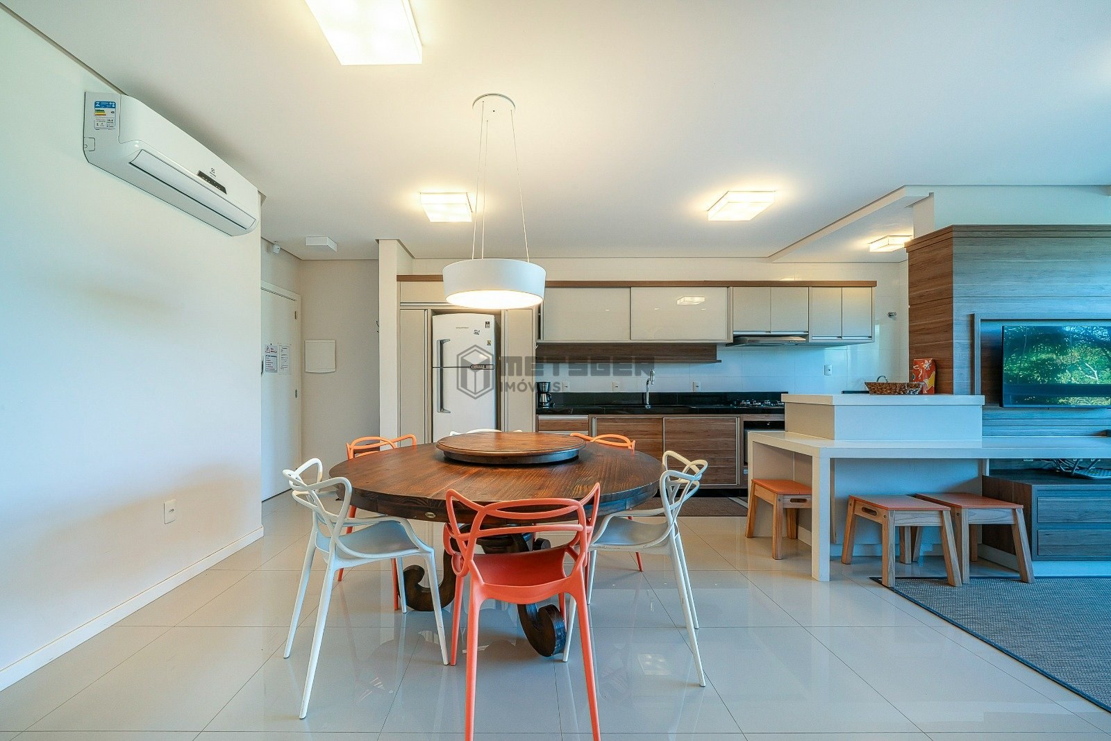 APARTAMENTO MOBILIADO A 150 METROS DO MAR EM MARISCAL – BOMBINHAS/SC