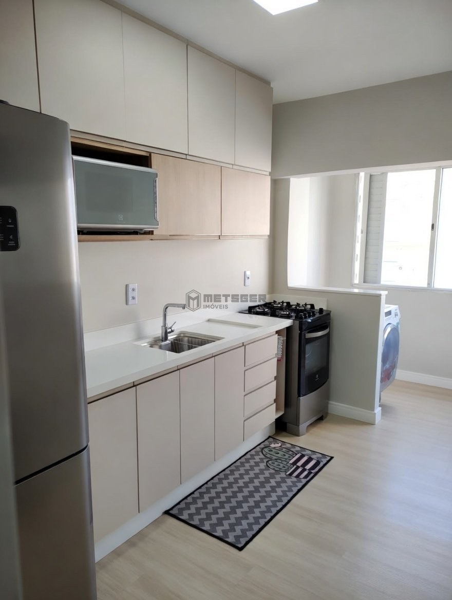 APARTAMENTO REFORMADO, MOBILIADO E A 200 M DA PRAIA CENTRAL DE BALNEÁRIO CAMBORIÚ