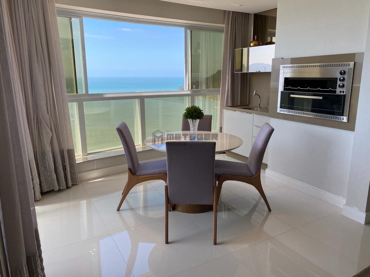 Apartamento Duplex, frente Mar em Balneário Camboriú, 6 suítes