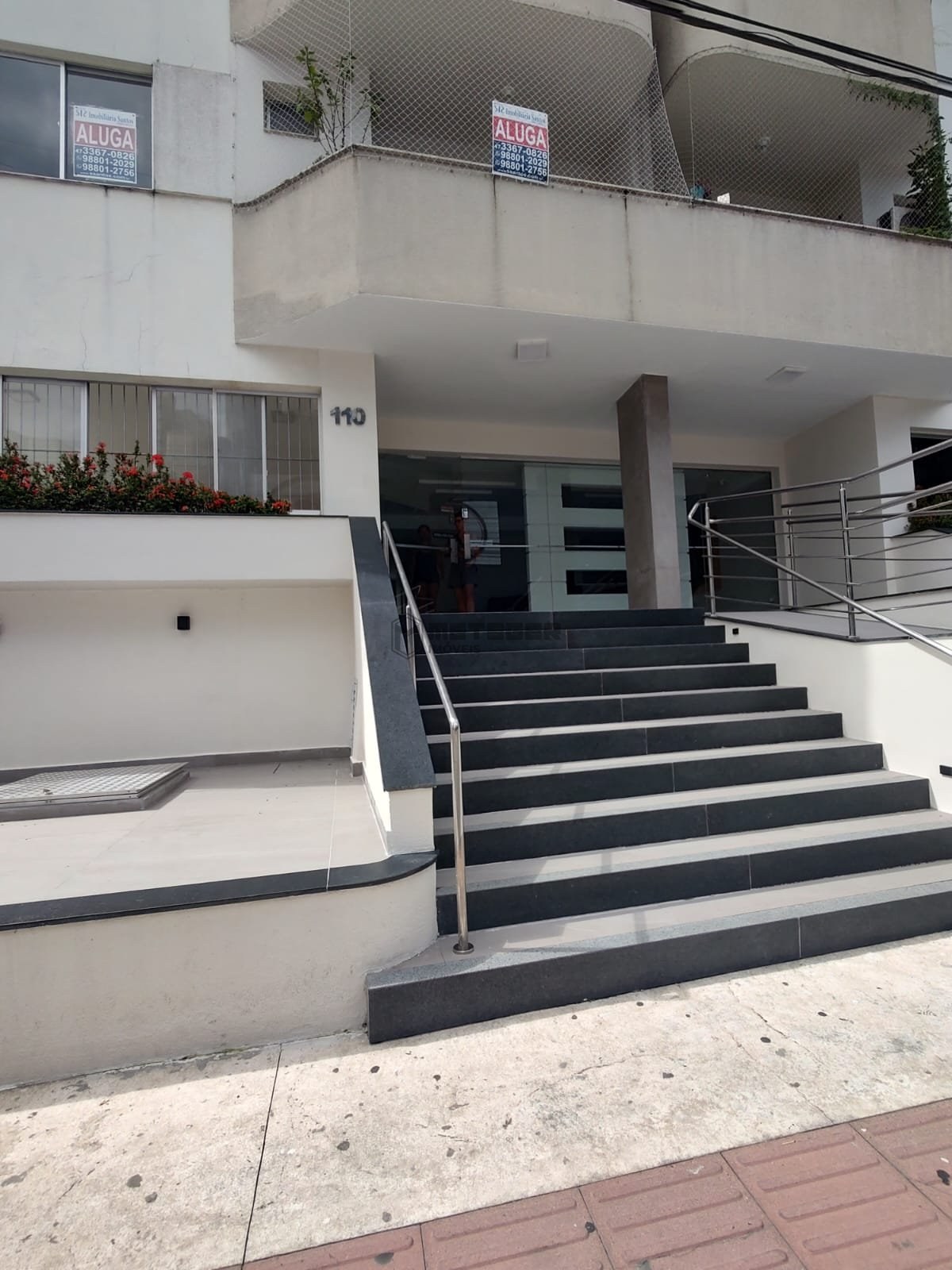 APARTAMENTO REFORMADO, MOBILIADO E A 200 M DA PRAIA CENTRAL DE BALNEÁRIO CAMBORIÚ