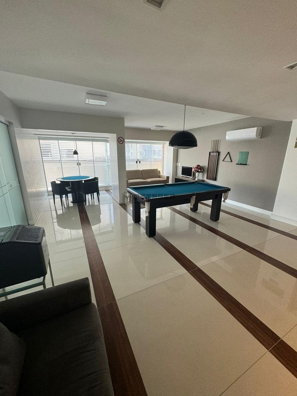 Apartamento Edif Maison Antonieta 2 suítes, 2 vagas no coração de Balneário Camboriú