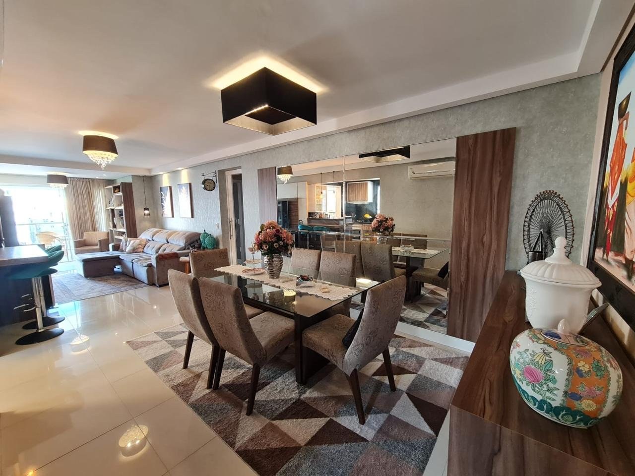 Apartamento Balneário Camboriú 3 suítes, 1 lavabo, 2 vagas de garagem no coração de Balneário Camboriú, ao lado do camelódromo.