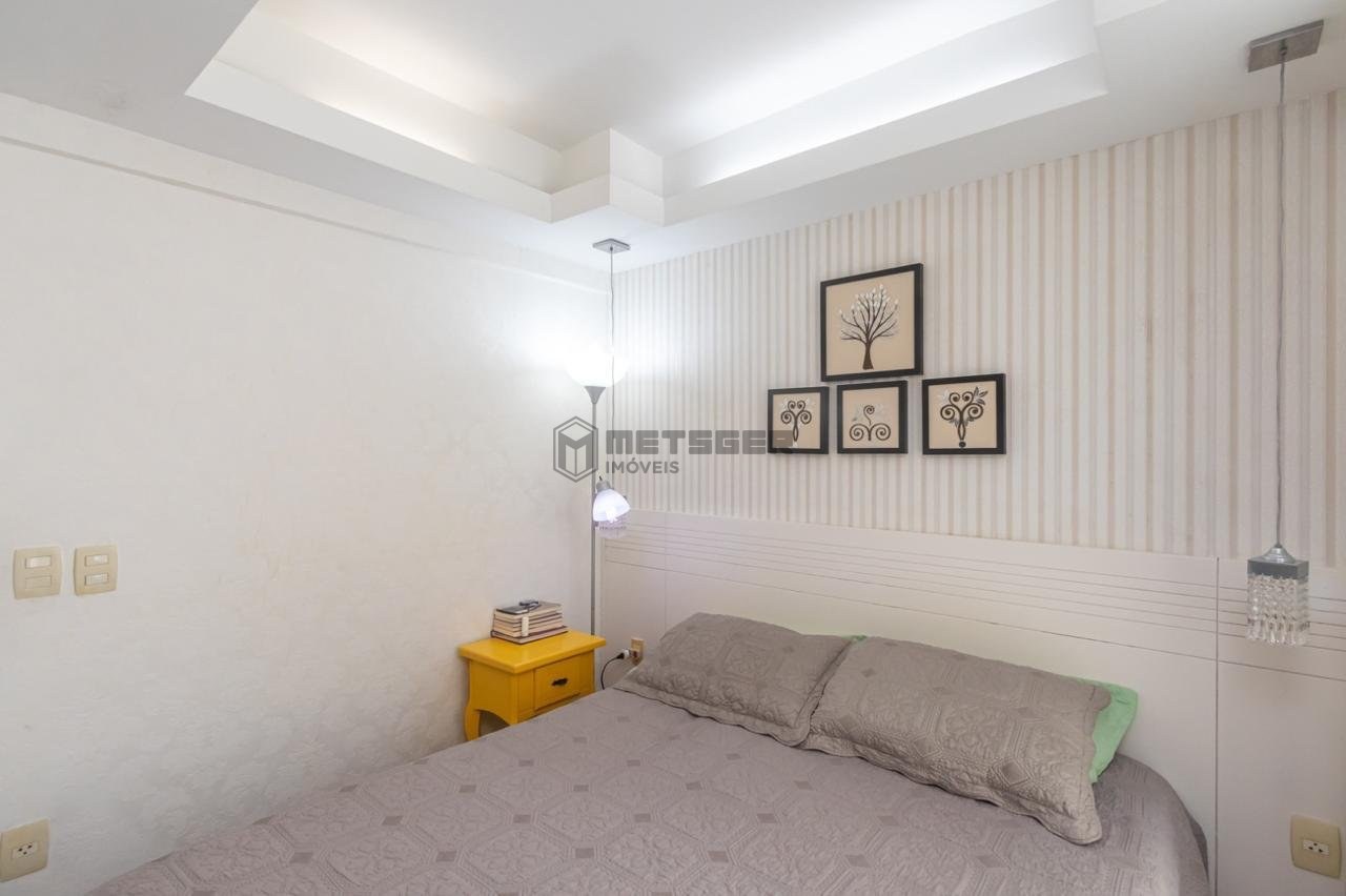 Apartamento Edif Ilma , Balneário Camboriú 2 suítes , 1 lavabo, 2 vagas de garagem, uma e uma excelente área externa.