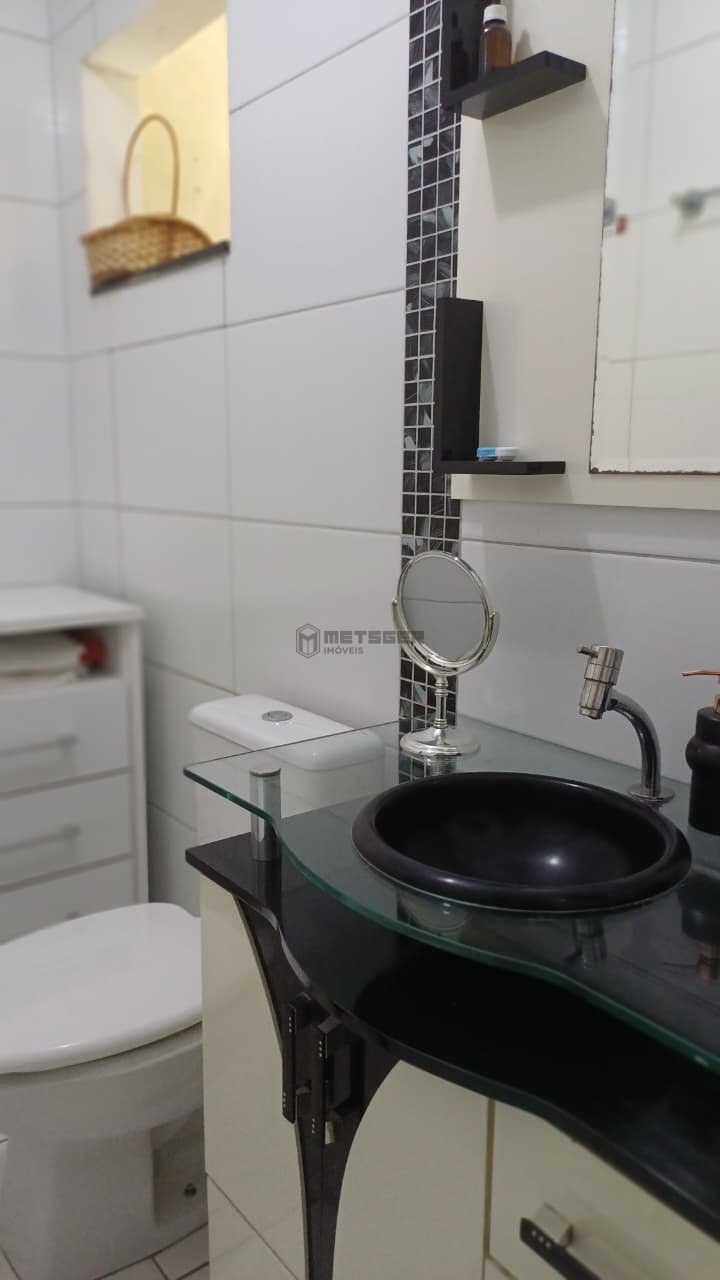 IMÓVEL AMPLO COM SUÍTES, SALA COMERCIAL INTEGRADA E ESPAÇO PARA TODA A FAMÍLIA