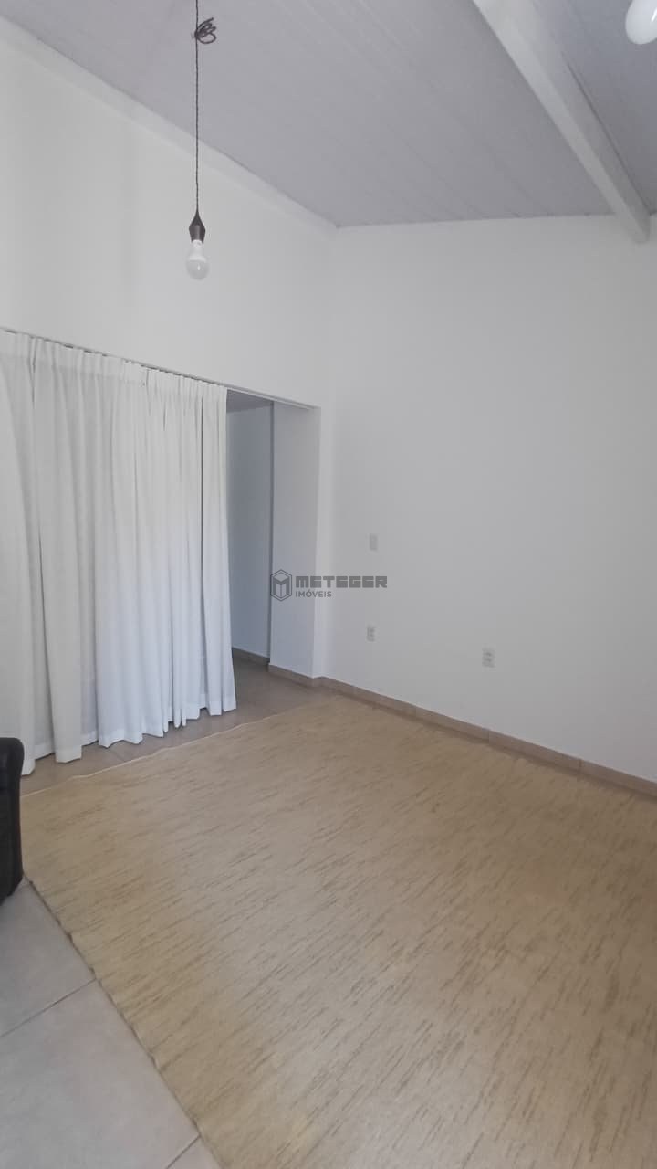 IMÓVEL AMPLO COM SUÍTES, SALA COMERCIAL INTEGRADA E ESPAÇO PARA TODA A FAMÍLIA