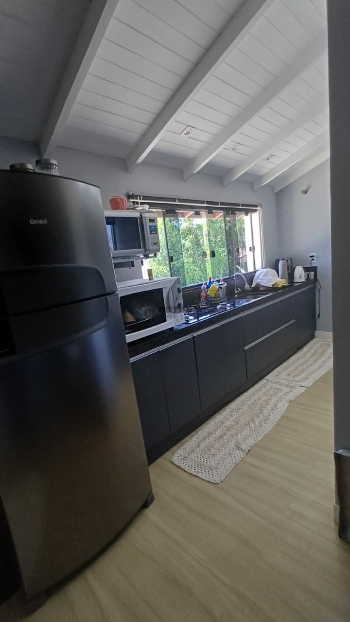 IMÓVEL AMPLO COM SUÍTES, SALA COMERCIAL INTEGRADA E ESPAÇO PARA TODA A FAMÍLIA