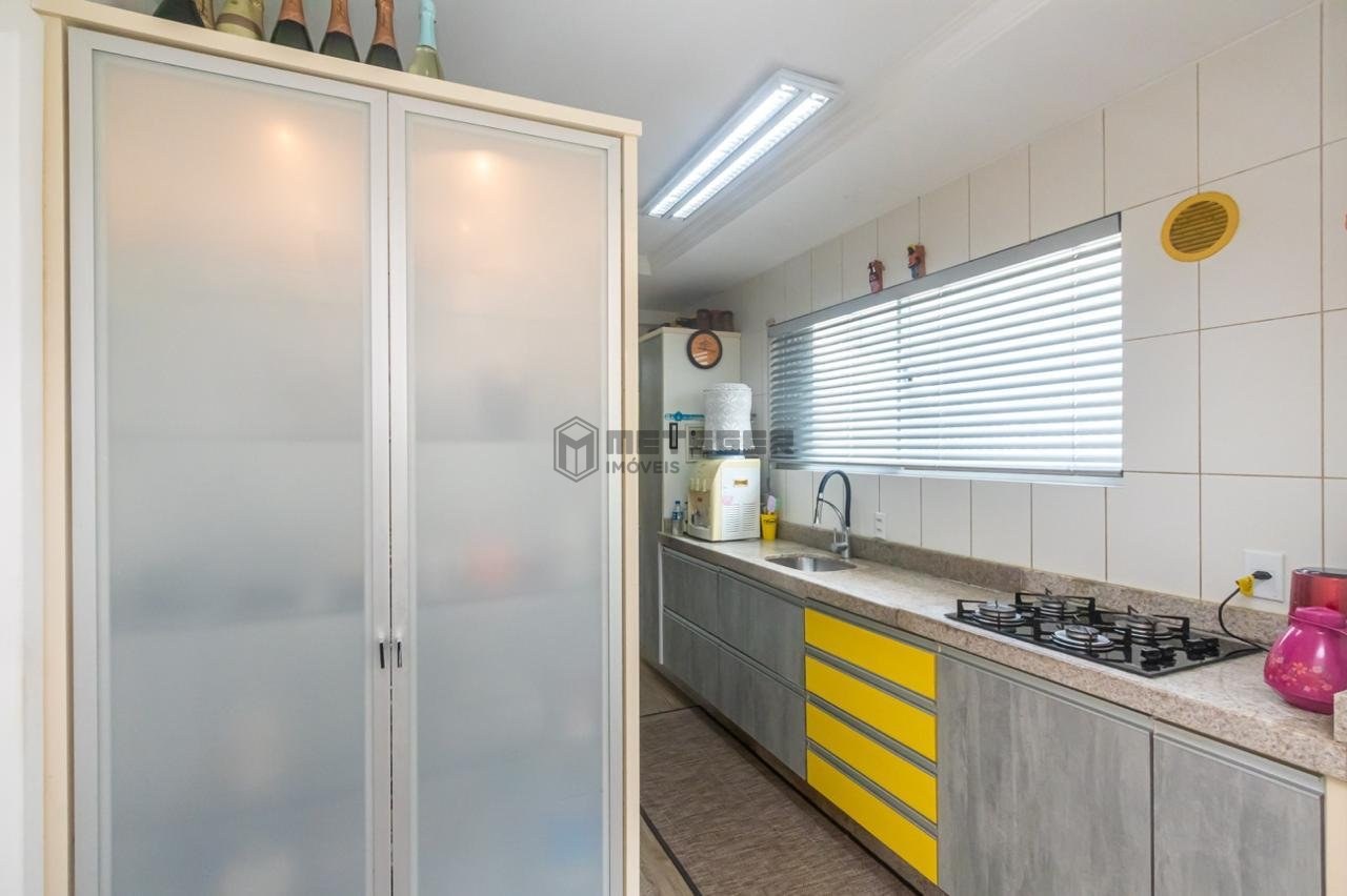 Apartamento Edif Ilma , Balneário Camboriú 2 suítes , 1 lavabo, 2 vagas de garagem, uma e uma excelente área externa.