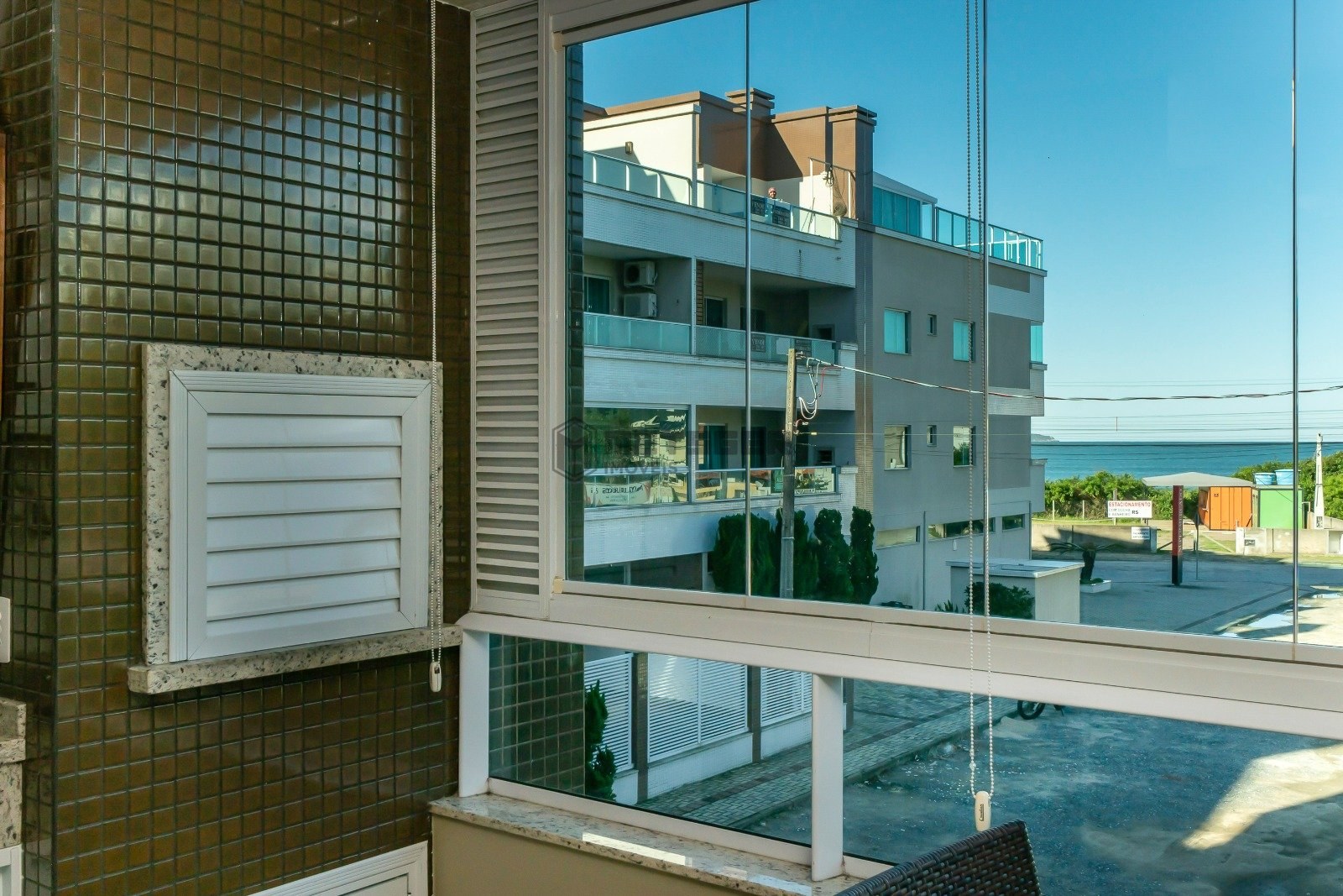 APARTAMENTO MOBILIADO A 150 METROS DO MAR EM MARISCAL – BOMBINHAS/SC
